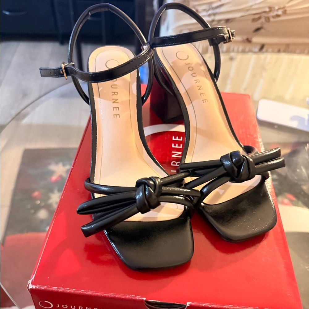 Journee Collection Black Knotted Heels